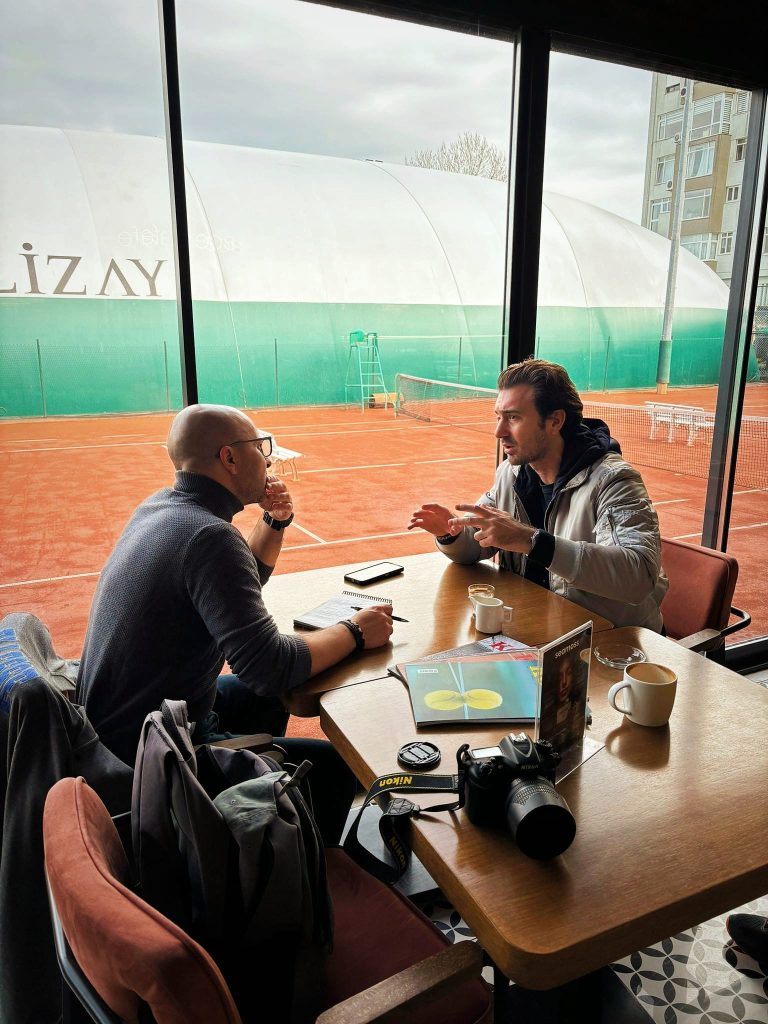 Serdar Sözkesen, Ace Cafe’de Tuna Altuna ile bir araya geldi.